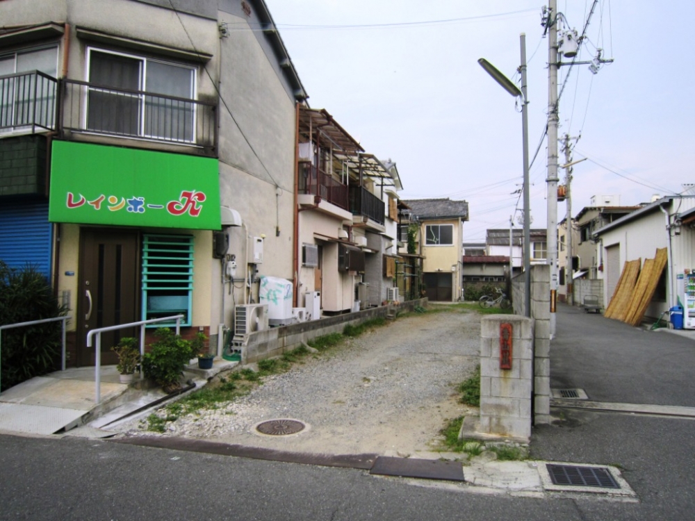 事業開始前は築後数十年のアパートが建っていました
