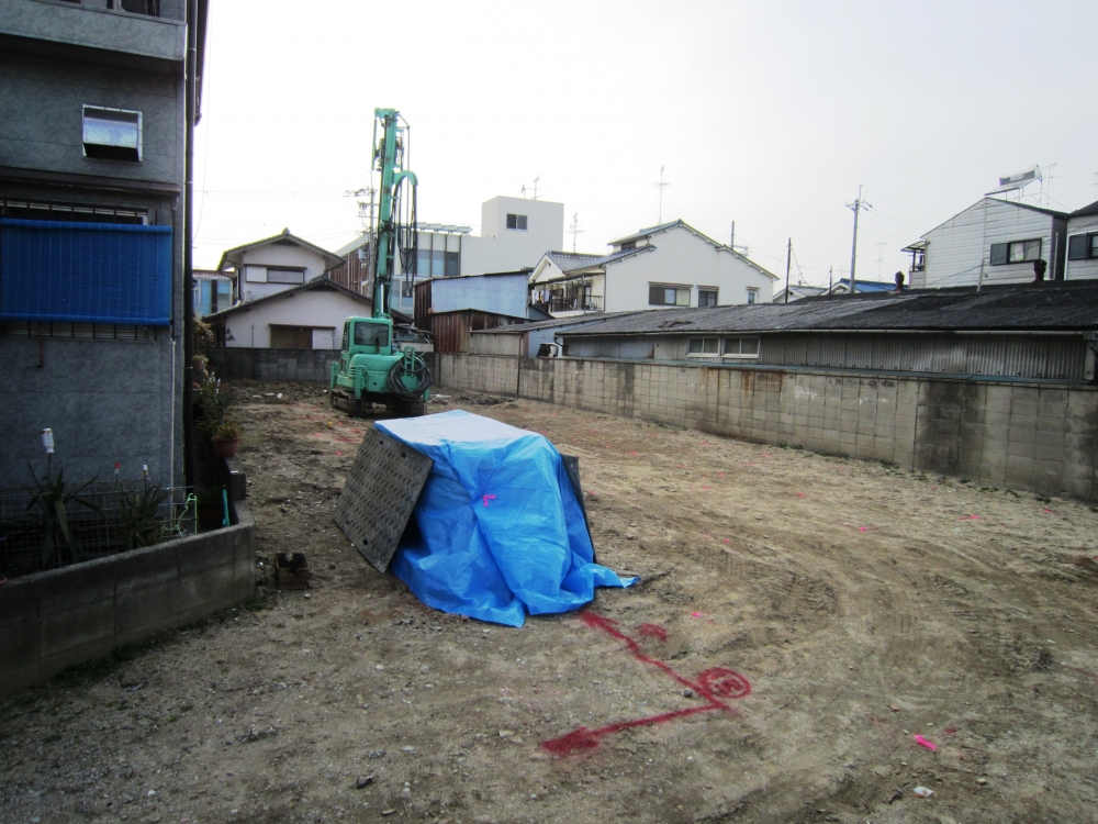 地盤が少し弱いので、地盤改良（柱状改良）工事を行いました